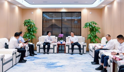 严卫东书记会见巴中市委书记鲜荣生