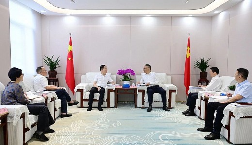 经济和信息化厅党组书记、厅长严卫东会见泸州市委副书记、市长张伟一行