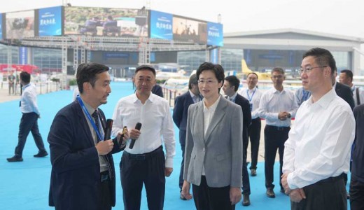 2026低空经济产业发展大会在自贡开幕 施小琳出席